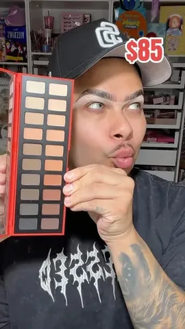 theeblingking Instagram post about Eyeshadow palette