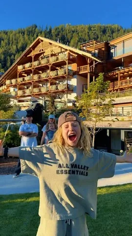 theldnfamily Instagram post about Travel arrival