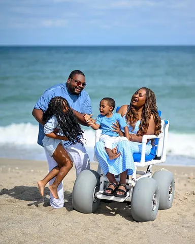 thelizzyo Instagram post about Accessible travel