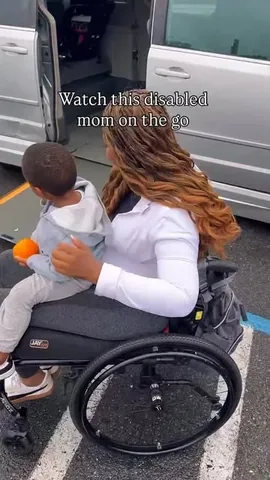 thelizzyo Instagram post about Driving with a disability