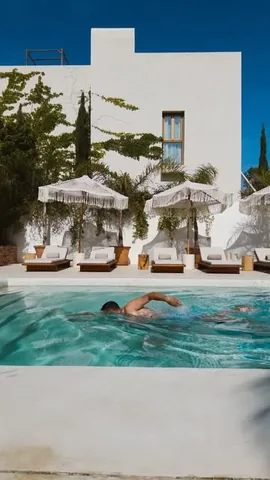 thelosttwo Instagram post about Air Canada Vacations giveaway