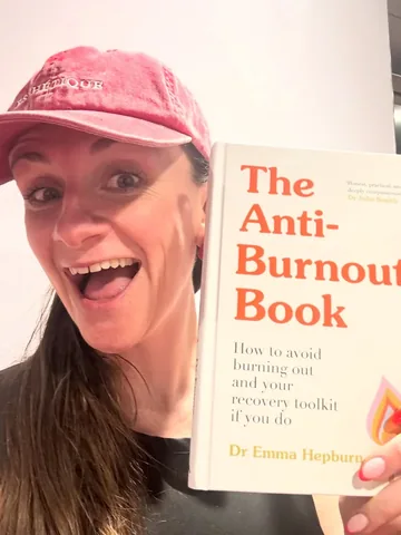 thepsychologymum Instagram post about Supporting women authors