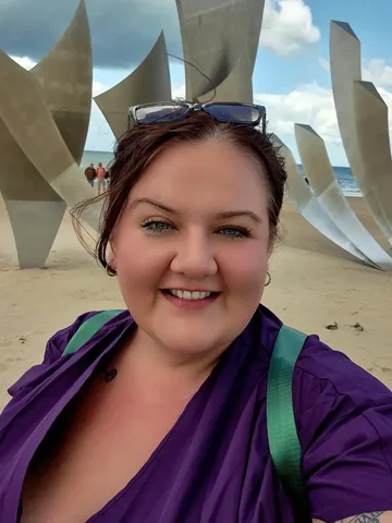 theseasonalcurves Instagram post about Omaha Beach and World War II