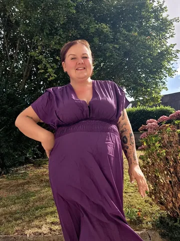 theseasonalcurves Instagram post about Themed fashion and confidence