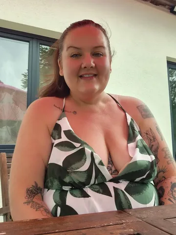 theseasonalcurves Instagram post about Body neutrality