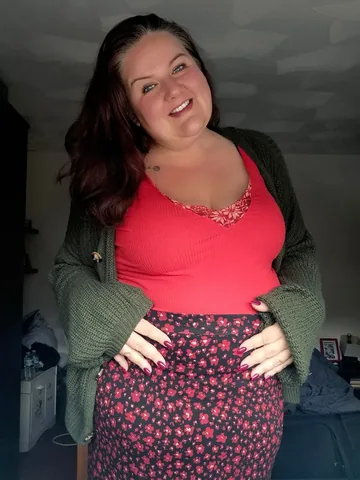 Laura | Curvy Seasonal Life Instagram post thumbnail