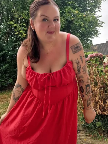 Laura | Curvy Seasonal Life Instagram post thumbnail