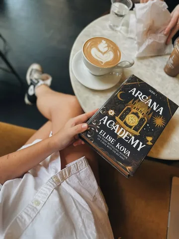 the_spines Instagram post about Fantasy book review