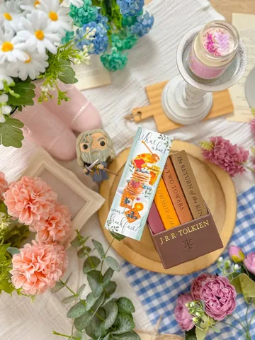 thesunbooks Instagram post about Rereading and book editions