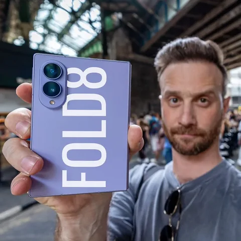 theunlockr Instagram post about Samsung Galaxy Fold 8