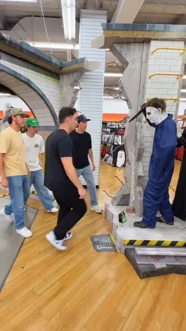 thewilliamsfam Instagram post about Halloween animatronics