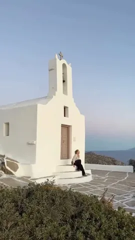 theworldpursuit Instagram post about Greece travel planning