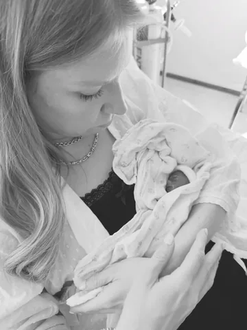 Sarah Knott Instagram post thumbnail