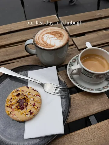 thrift_bee Instagram post about Edinburgh travel