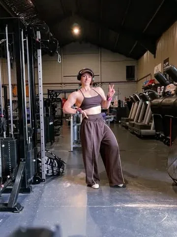 tildaselbyfit Instagram post about Contest preparation