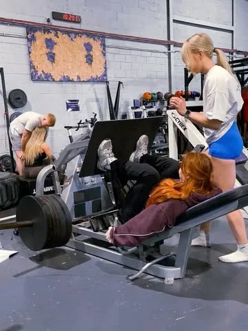 tildaselbyfit Instagram post about Strength milestone