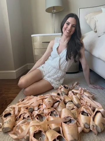 tilerpeck Instagram post about Livestream signing