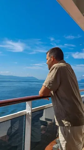 tili_travelers Instagram post about Humor sobre finanças
