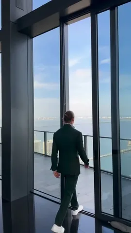 tomaslasoargos Instagram post about Proyecto futuro en Miami