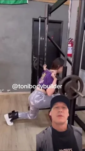tonibodybuilder Instagram post about Treino de glúteos