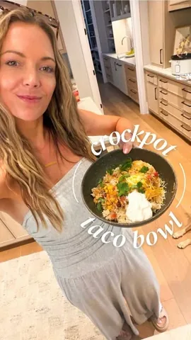 torigerbig Instagram post about Crockpot taco bowl recipe