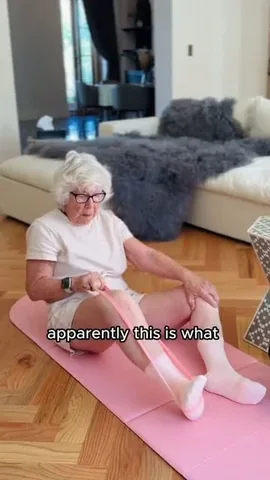 trainwithjoan Instagram post about Knee replacement recovery