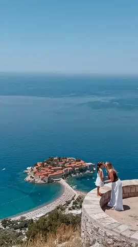 travelcatchers_ Instagram post about Sveti Stefan no Montenegro