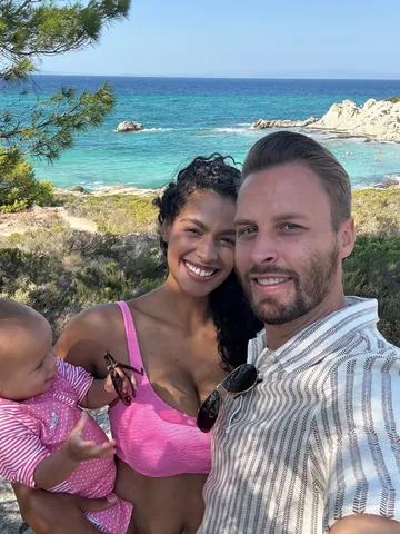 travelcoupledream Instagram post about Family trip to Greece