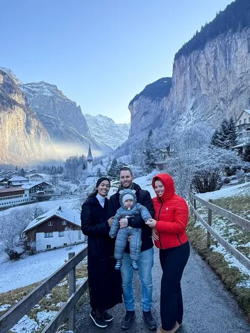 travelcoupledream Instagram post about Swiss winter family outing