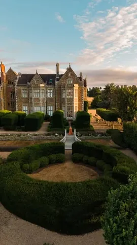 travelmonster.nl Instagram post about Fawsley Hall Hotel and Spa
