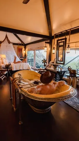travelmonster.nl Instagram post about Tented camp design