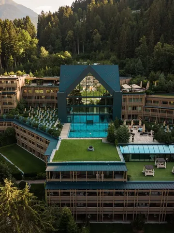 travelmonster.nl Instagram post about Lefay Resort Dolomiti