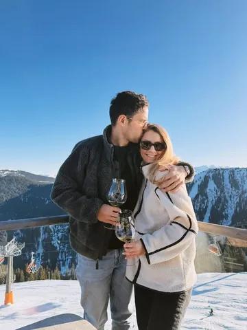 travelustbyus Instagram post about Family ski trip