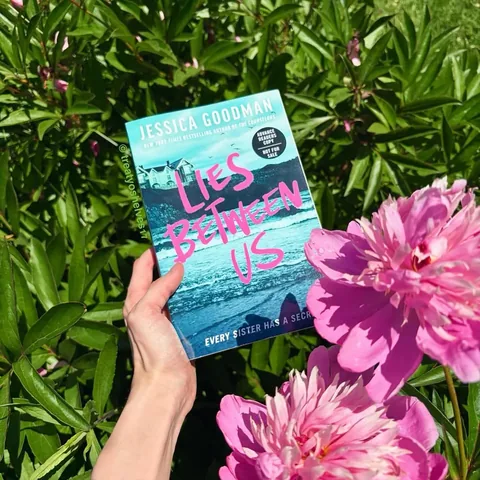 treatyoshelves17 Instagram post about Current read