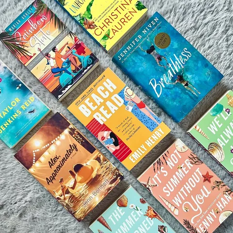 treatyoshelves17 Instagram post about Summer reading recommendations