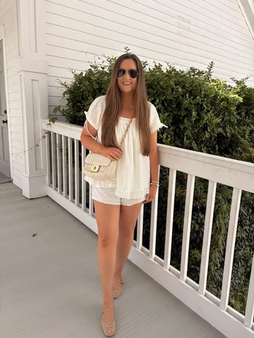 trendykenziee Instagram post about Fall outfit