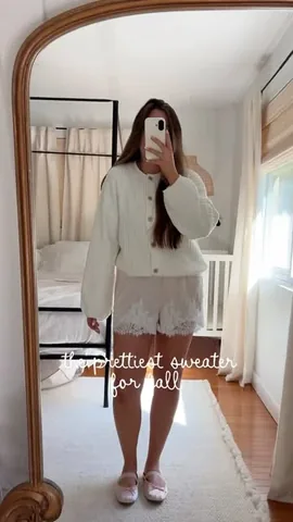 trendykenziee Instagram post about Fall outfit