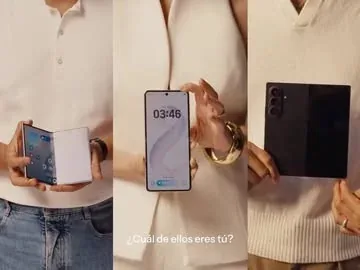 twooutsiders Instagram post about Samsung Galaxy foldable phones