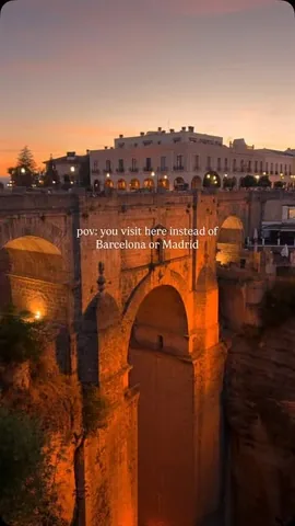 twosometravellers Instagram post about Ronda travel destination