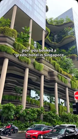 twosometravellers Instagram post about Singapore hotel