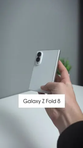 tyron_tech Instagram post about Foldable smartphone experience