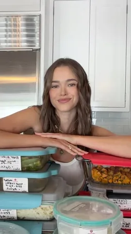 valerialipovetsky Instagram post about Meal planning and family logistics