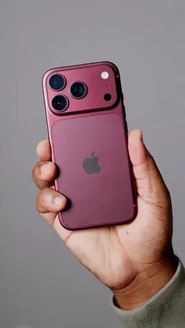 valorreviews Instagram post about IPhone 18 color option