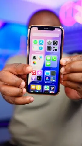 valorreviews Instagram post about IPhone and Android comparison