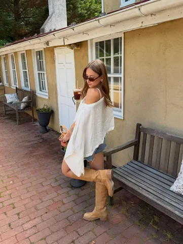 vanessamferraiolo Instagram post about Summer footwear