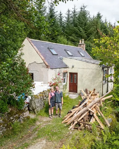 wearekingingit Instagram post about Cottage exterior transformation