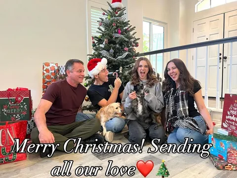 wearethedavises Instagram post about Holiday celebration