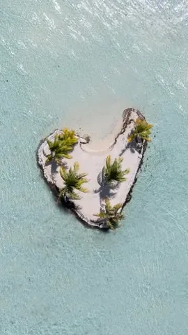weloveourlife Instagram post about French Polynesia arrival