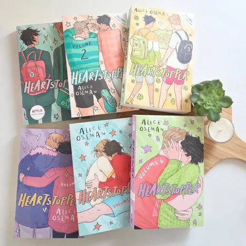 whatsallyreadnext Instagram post about Heartstopper series
