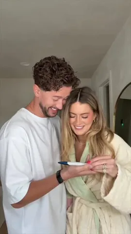 whitneyysimmons Instagram post about Pregnancy announcement